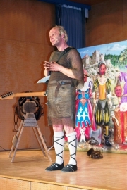 Kabarett_Blondel_Held_in_lederhosen_2018_65