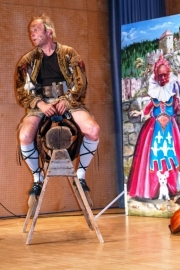 Kabarett_Blondel_Held_in_lederhosen_2018_70
